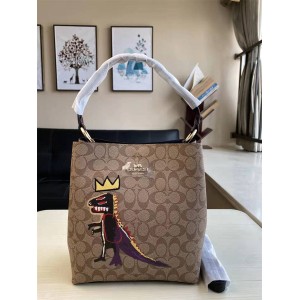 蔻驰官网正品COACH X JEAN-MICHEL BASQUIAT TOWN 恐龙中号水桶包C5787